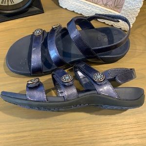 Vionic sandals sz 7